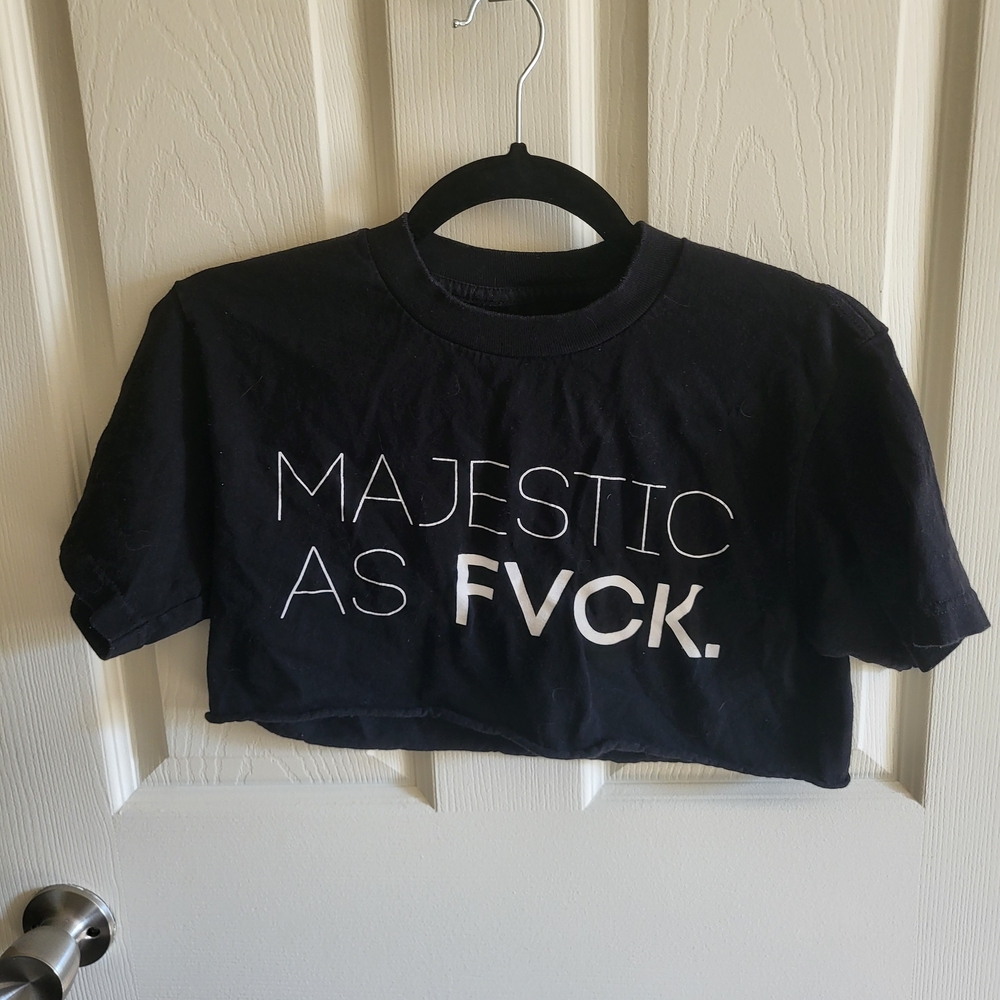 Chic Black Graphic Crop Top